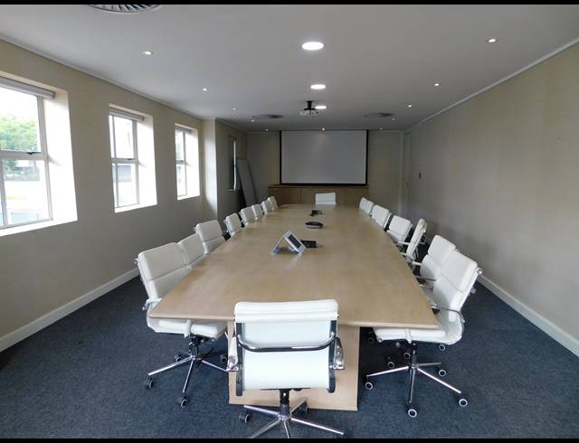 383M² OFFICE TO LET IN HYDE PARK